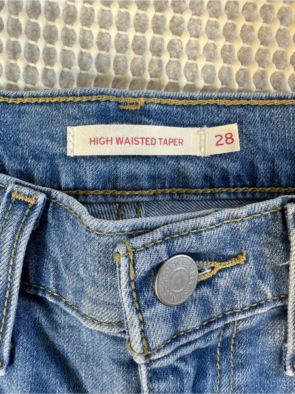 Levi's High Waisted Taper Jeans Medium Wash Mom Jean Stretch Denim Size 28 - Picture 9 of 9